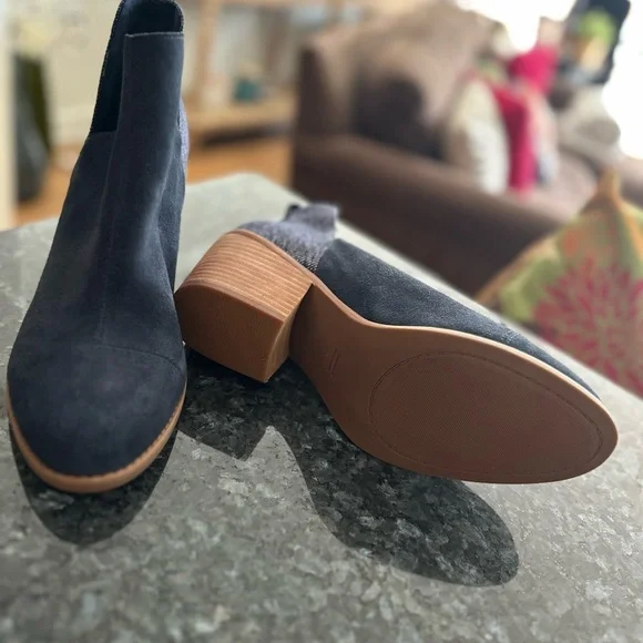 TOM’s | Like NEW Everly Navy Suede Ankle Boots Size 9.5 - Picture 8 of 8